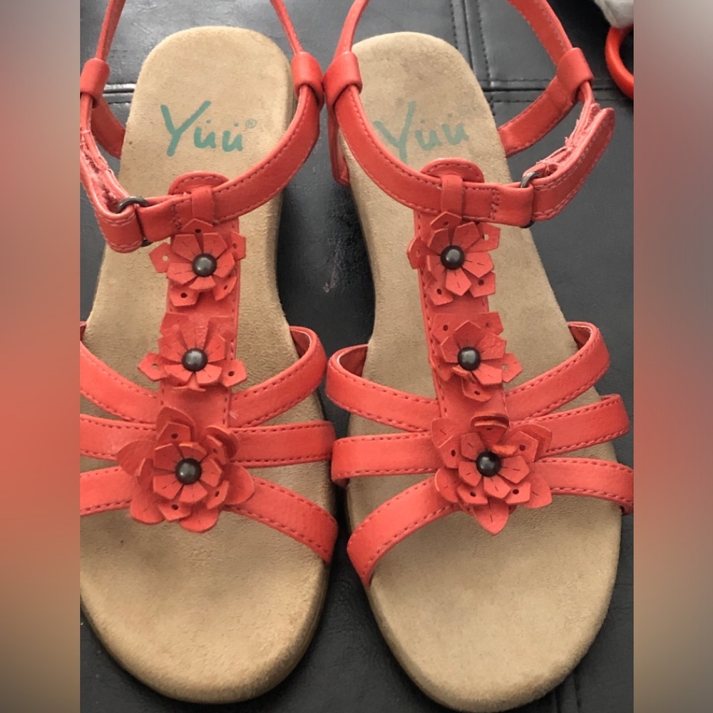YUU Friendly sandals